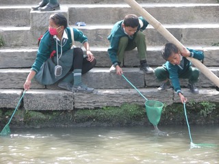 課外授業を行いネパールの汚れた川を子どもの手でキレイにしたい