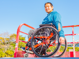 車いす、宙を舞う。日本人初バックフリップ成功の第一歩はじまる のトップ画像