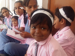 556人が通う、インドの女子校。貧困の中から自立への一歩を！ のトップ画像