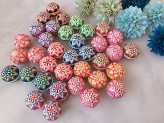 ラオス障がい者女性が作る手毬アクセサリーブランドの立ち上げへ のトップ画像