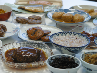 小型レトルト機械で作るおかず箱でお年寄りの暮らしを応援したい のトップ画像