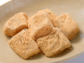 粋を通す。昔ながらの製法で畑作りから始めた“わらびもち”を。 のトップ画像