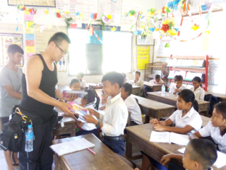 カンボジアの貧しい子どもたちのために、文房具などを届けたい！ のトップ画像