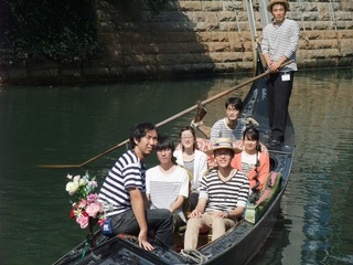 名古屋市に流れる堀川を渡るヴェネツィア製ゴンドラを修理したい のトップ画像