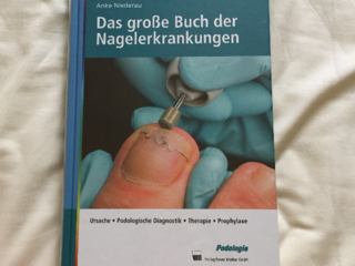 ドイツ爪の専門書を日本語で限定出版 のトップ画像