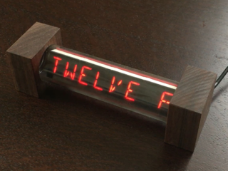 言葉で時刻を知らせるお洒落な時計「ワードクロック」 のトップ画像