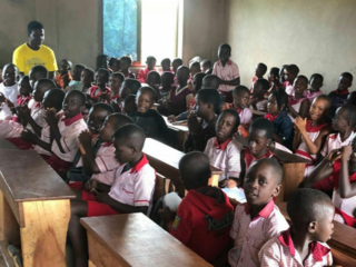 故郷のガーナに教育の普及を！文房具から始まる、未来への支援。 のトップ画像