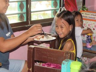 フィリピンの子供たち149人に栄養価の高い給食を！