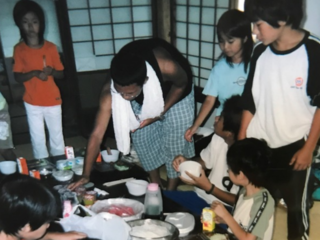 お腹をすかせた子どもが無料で参加できる料理クラブをオープン！ のトップ画像