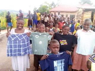 スラムで暮らす子供たちへの衣服支援にご協力をお願い致します。 のトップ画像