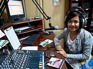 ラジオ番組を通して、カンボジアの地雷被害者に生きる勇気を！ のトップ画像