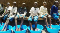 元気に歩ける喜びを！ケニアの貧しい子どもに運動靴を寄贈 のトップ画像