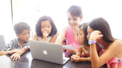 船津徹先生監修・子育て情報サイトでバイリンガル教育を広めたい のトップ画像