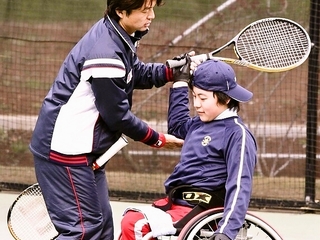 車いすテニスの大会を開催し障がい児の自信を育みたい！