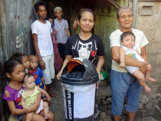 フィリピンセブ島のスラムLoregaに散乱するゴミをなくし、子供たちの健康と笑顔を守りたい！