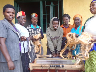 バナナ繊維を用いた技術研修で、ルワンダ180人の生活向上を！