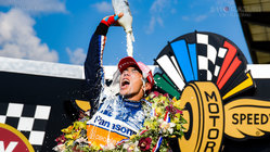 佐藤琢磨選手が2勝目を達成した第104回インディ500写真集を制作 のトップ画像