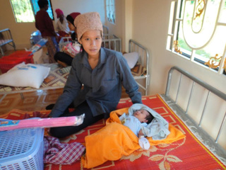 カンボジアの難民のための産婦人科医院を建設します