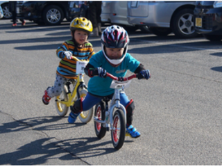 キックバイクに乗る子どもたちの元気な姿と笑顔が見たい！ のトップ画像