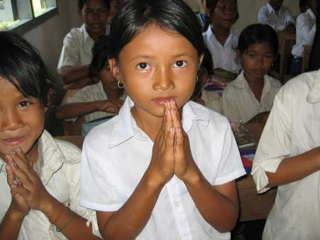 カンボジア学校の危機！シロアリ被害で傷ついた校舎を修復しよう