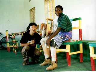 ルワンダ大虐殺で足を失った250人に義足と杖を届けたい！