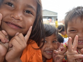カンボジアの子供達へ衣類１万着を届け、病気や事故から守りたい