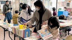 ステイホームの児童の読書を応援　えほんのばくりっこ（交換会）事業 のトップ画像