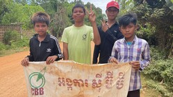 【カンボジア教育支援】ソーラーライトで通学路に灯りと継続的な教育を
