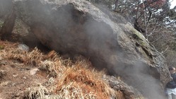 天然記念物桂華と湯元を巨石の落石から守り、表銀座登山口休憩の整備 のトップ画像