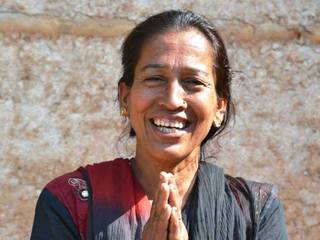ネパールの女性に笑顔の仕事を！家族を支えるリップバーム作り のトップ画像