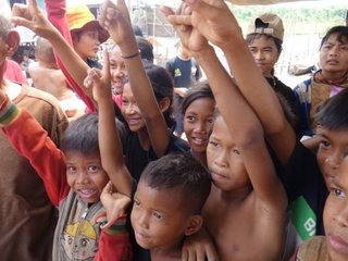 カンボジア水上生活村の子どもたち１００人に、小学校を！
