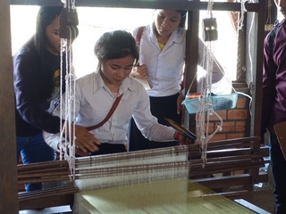 カンボジアにあるIROHAスクールの中学生と職業体験に行きたい！