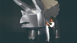 こどもたちが搭乗できるメカザウルスを福井の駅前広場に のトップ画像