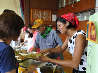 陸前高田の仮設住宅で滞日外国人が「アジアンランチ」炊き出し のトップ画像