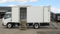 高齢化の進む地域でトラックの移動スーパー のトップ画像