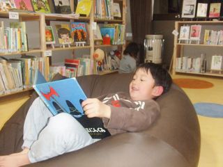 島根県隠岐島の海士町中央図書館にみんなで本を贈ろう！ のトップ画像