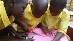 ウガンダの学校で「布ナプキン事業」のスタートアップに挑戦！ のトップ画像