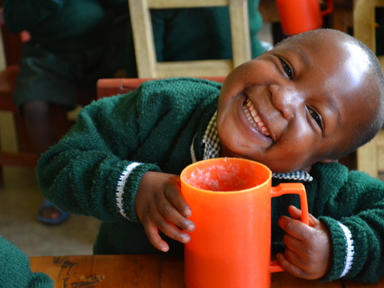 ルワンダ・バンダ村の230人の幼稚園児に5万食の給食を届けたい！