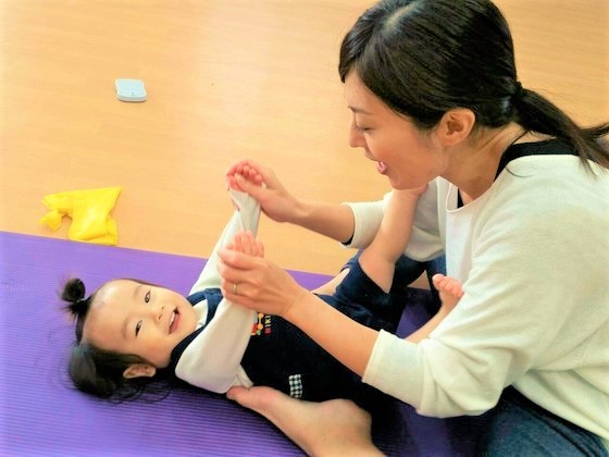 発達遅延の乳幼児を持つ親子のためのふれあい体操教室を開講