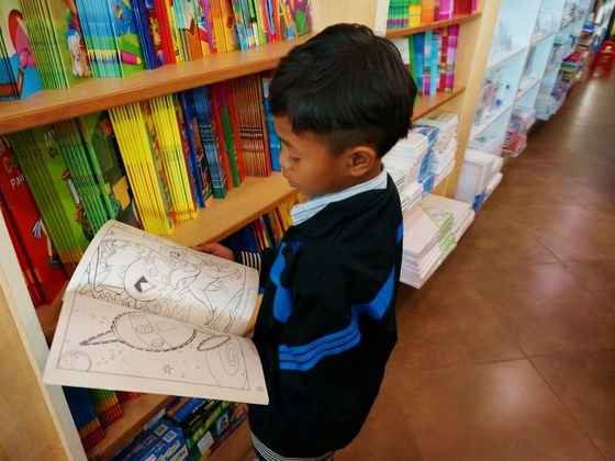 カンボジアの孤児院の子供たちに、「小さな図書館」を贈りたい！
