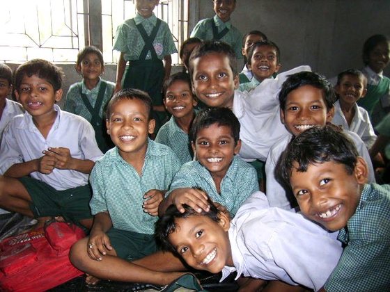 インドの貧困家庭の子どもに、健康支援と学用品を提供したい！