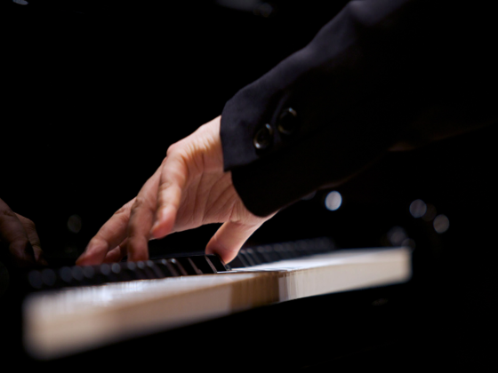 世界初の「左手のピアノ国際コンクール」、2018年11月開催！