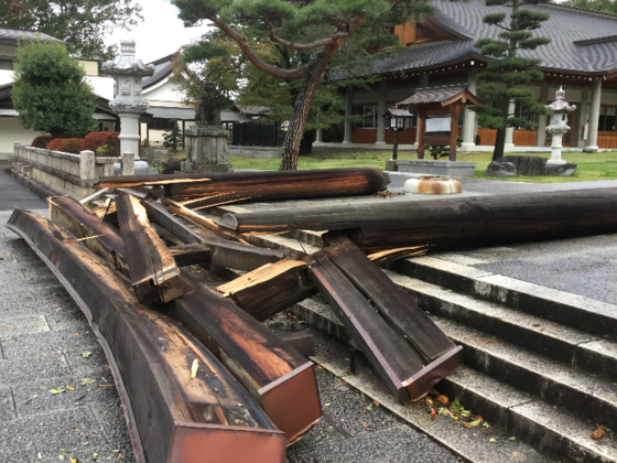 台風で倒壊した長野縣護國神社の鳥居再建にお力を貸してください