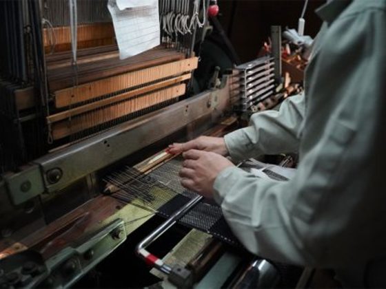 日本の織物業界に変化を。「KIZIARAI」で産地とアパレルを繋ぐ。