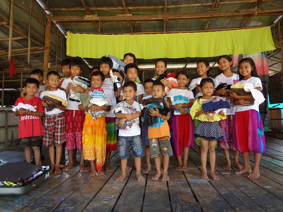 カンボジアの子供たち１０００人に日本から古着を届けたい！