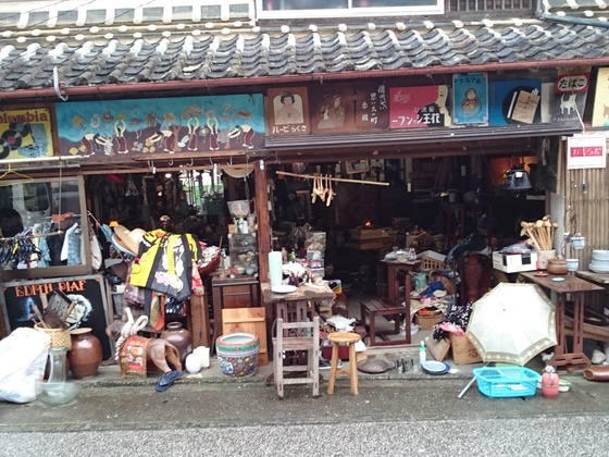 高知県で民宿から探偵までこなす、骨董店を開きたい　