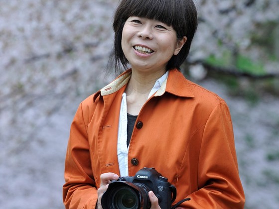 日本全国100箇所で撮影したアイヌ100組のポートレートを写真集に