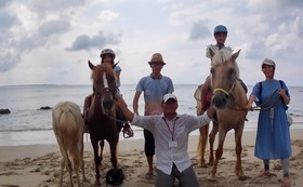 ☆アクティビティで応援E　グループビーチ乗馬体験（60分4名様交互）20,000円