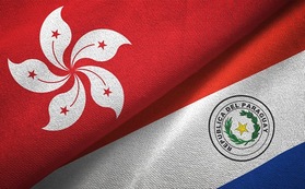 パラグアイ香港旗ピンバッチを進呈