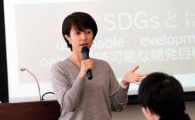 L：代表の永井三岐子による講演会またはSDGsカードゲームを用いたワークショップの開催